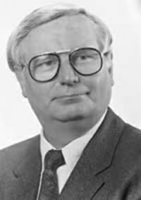 Dr. Hein