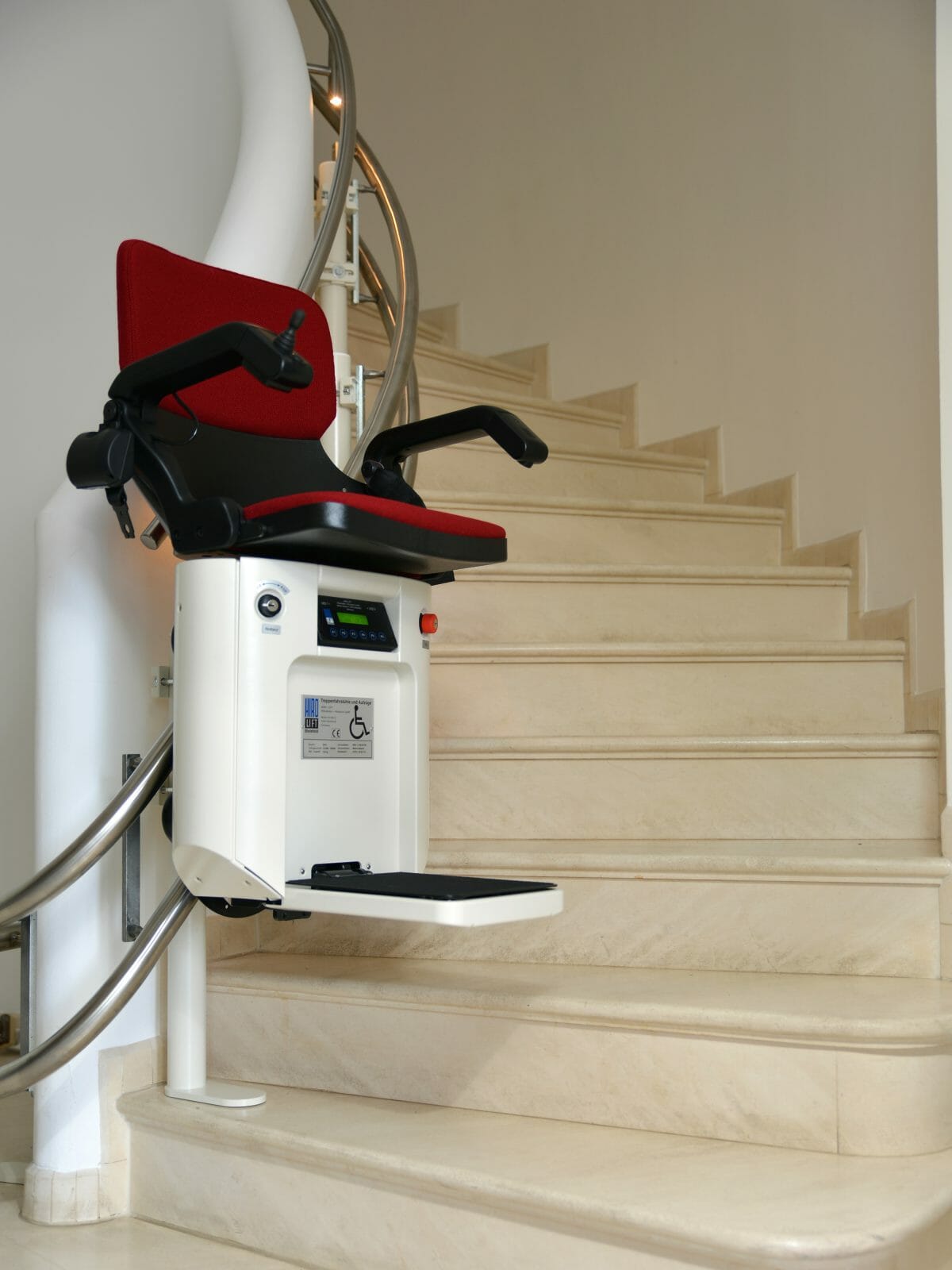 Hiro 160 QN - Treppenlift für den Innenbereich ansehen